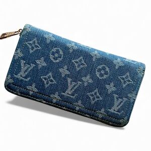 Gorgeous LV Monogram Denim Zippy elongated Wallet in Blue with multi compartment